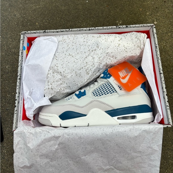 Jordan 4 Retro ‘Military Blue’ GS - Picture 3 of 7